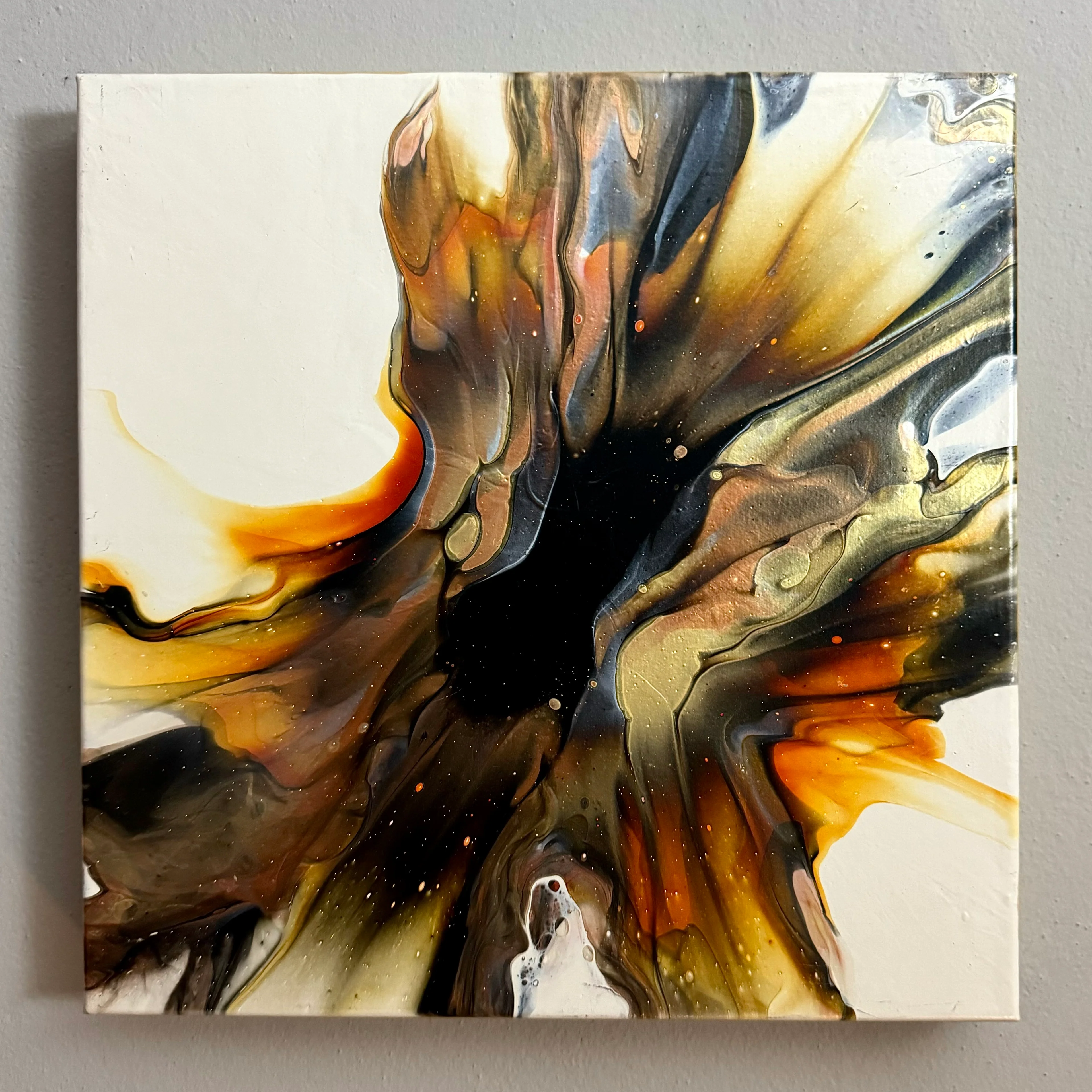"Warm Whispers" 40x40cm